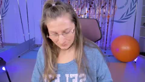 Frida Tander online show from 03-01-25, 03:38