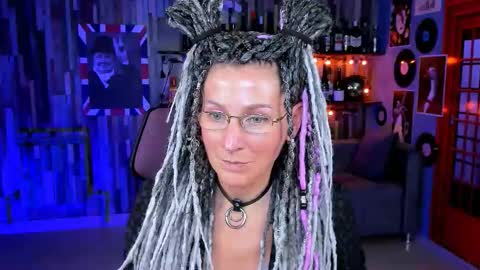 Frida Tander online show from 09-26-25, 02:43