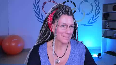 Frida Tander online show from 09-29-25, 01:27