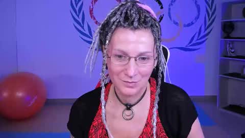 Frida Tander online show from 09-30-25, 01:05