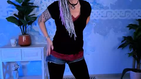 Frida Tander online show from 10-05-25, 05:06