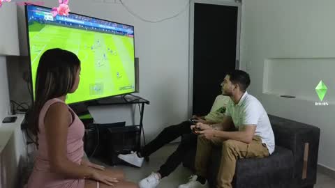 Snapshot of friendsbi_sextape chatting on 12-31-24, 05:33 Bella Fran Steven and Pepe online show from 12-31-24, 05:33