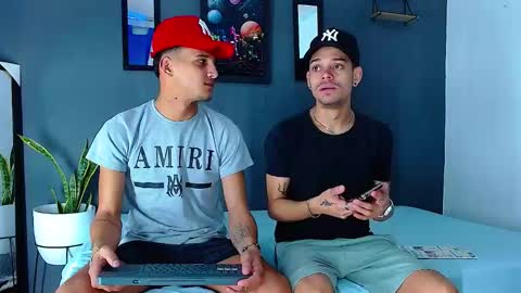 Snapshot of friendsofeverything_ chatting on 12-22-24, 11:22 Adam y pitter online show from 12-22-24, 11:22