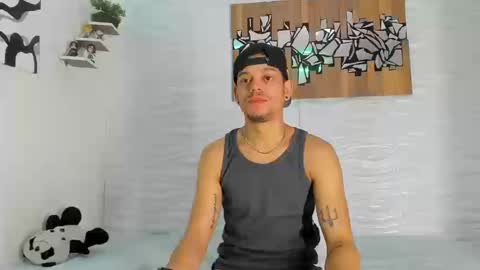 Snapshot of friendsofeverything_ chatting on 09-11-25, 01:55 Adam y pitter online show from 09-11-25, 01:55