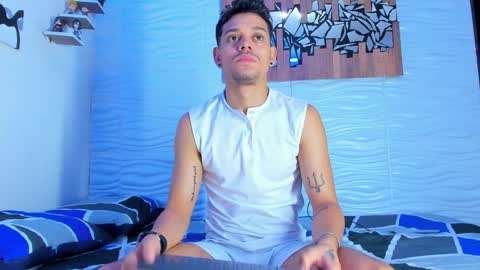 Snapshot of friendsofeverything_ chatting on 09-15-25, 03:12 Adam y pitter online show from 09-15-25, 03:12