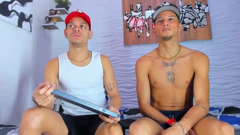 Snapshot of friendsofeverything_ chatting on 09-22-25, 02:52 Adam y pitter online show from 09-22-25, 02:52