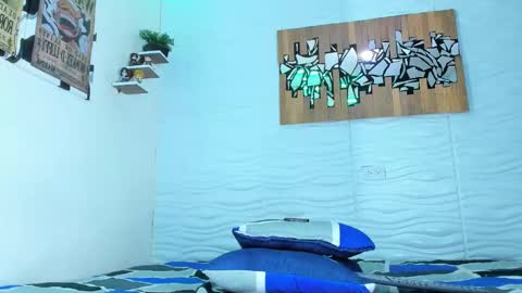 Snapshot of friendsofeverything_ chatting on 09-28-25, 01:33 Adam y pitter online show from 09-28-25, 01:33