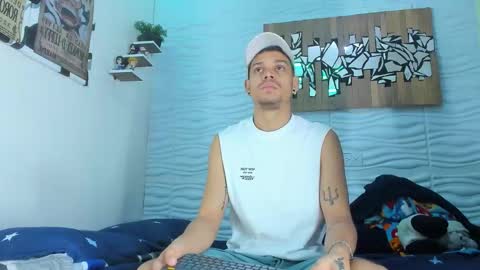 Snapshot of friendsofeverything_ chatting on 10-05-25, 02:04 Adam y pitter online show from 10-05-25, 02:04