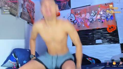 Snapshot of friendsofeverything_ chatting on 10-18-25, 03:02 Adam y pitter online show from 10-18-25, 03:02