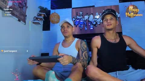 Snapshot of friendsofeverything_ chatting on 11-11-25, 11:27 Adam y pitter online show from 11-11-25, 11:27