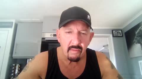 Snapshot of friskyneedsum chatting on 02-05-25, 09:36 bob online show from 02-05-25, 09:36