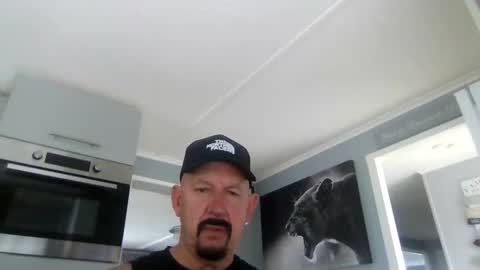 Snapshot of friskyneedsum chatting on 10-01-25, 10:10 bob online show from 10-01-25, 10:10