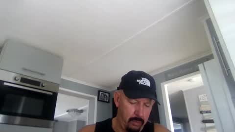 Snapshot of friskyneedsum chatting on 10-08-25, 10:13 bob online show from 10-08-25, 10:13