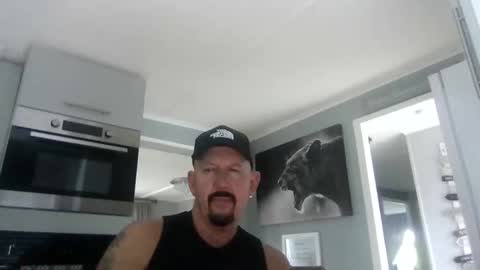 Snapshot of friskyneedsum chatting on 10-23-25, 02:38 bob online show from 10-23-25, 02:38