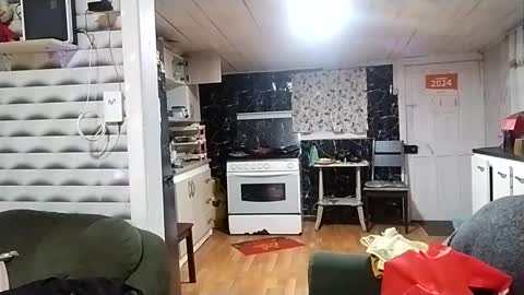 Frizzy girl online show from 12-04-24, 01:14