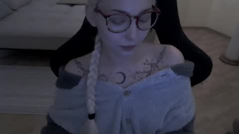 Snapshot of fromsun_forsoul chatting on 04-14-26, 05:35 Lilith online show from 04-14-26, 05:35