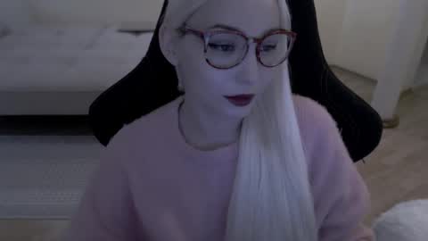Snapshot of fromsun_forsoul chatting on 04-16-26, 07:31 Lilith online show from 04-16-26, 07:31