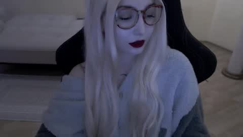 Snapshot of fromsun_forsoul chatting on 04-22-26, 12:18 Lilith online show from 04-22-26, 12:18