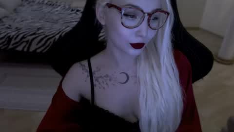 Snapshot of fromsun_forsoul chatting on 05-02-26, 06:02 Lilith online show from 05-02-26, 06:02