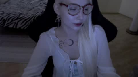 Snapshot of fromsun_forsoul chatting on 05-14-26, 12:12 Lilith online show from 05-14-26, 12:12