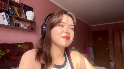 Snapshot of frosted_bloom chatting on 09-14-25, 07:07 Emily online show from 09-14-25, 07:07