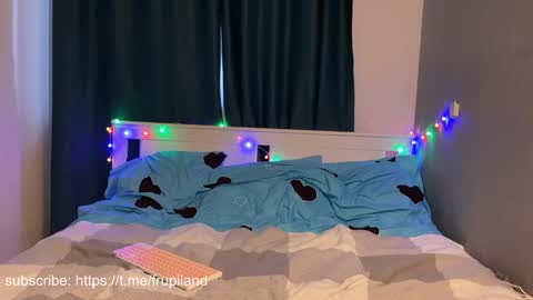 Snapshot of frupi_land chatting on 01-06-25, 06:58 OPEN PVTJulia and Wayne online show from 01-06-25, 06:58