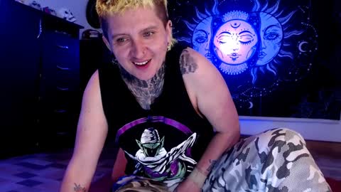          HEHIM  online show from 01-08-25, 11:41
