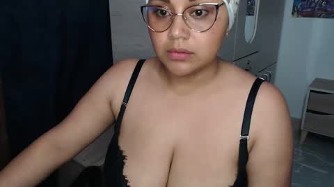 Mia and Gary  online show from 09-24-25, 03:32