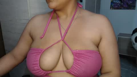 Mia and Gary  online show from 10-24-25, 01:35