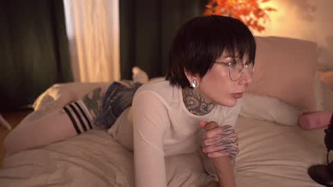 Eva         all my links   online show from 10-19-25, 01:01