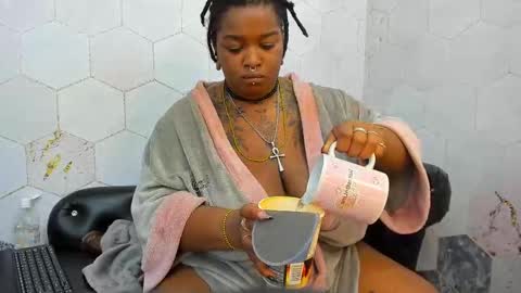 Snapshot of fuentes_anna chatting on 09-19-25, 11:33 Anna Fuentes online show from 09-19-25, 11:33