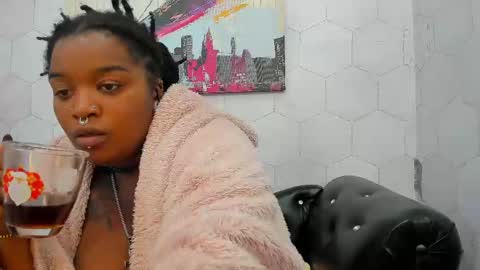 Snapshot of fuentes_anna chatting on 09-29-25, 11:48 Anna Fuentes online show from 09-29-25, 11:48