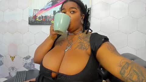 Snapshot of fuentes_anna chatting on 10-29-25, 12:18 Anna Fuentes online show from 10-29-25, 12:18