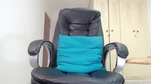 Snapshot of full_milo chatting on 11-19-25, 05:29 Andres. online show from 11-19-25, 05:29