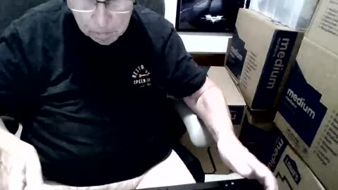 Snapshot of funclemike chatting on 07-20-26, 02:37 funclemike online show from 07-20-26, 02:37