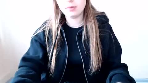Snapshot of funemma000 chatting on 06-16-26, 08:06 Emma online show from 06-16-26, 08:06