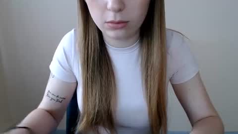Snapshot of funemma000 chatting on 06-18-26, 09:14 Emma online show from 06-18-26, 09:14