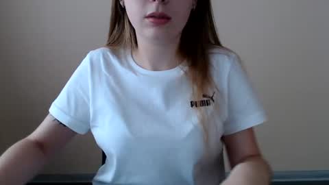 Snapshot of funemma000 chatting on 06-22-26, 07:05 Emma online show from 06-22-26, 07:05