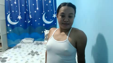 Snapshot of funluvnpinay4u chatting on 04-23-26, 12:01 MAE online show from 04-23-26, 12:01