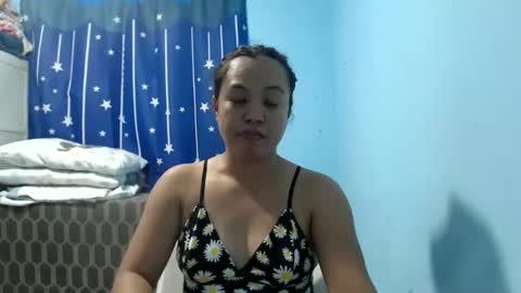 Snapshot of funluvnpinay4u chatting on 04-25-26, 01:41 MAE online show from 04-25-26, 01:41