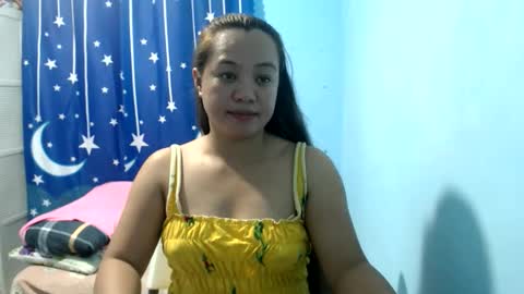 Snapshot of funluvnpinay4u chatting on 05-23-26, 12:31 MAE online show from 05-23-26, 12:31
