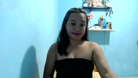Snapshot of funluvnpinay4u chatting on 05-29-26, 12:25 MAE online show from 05-29-26, 12:25