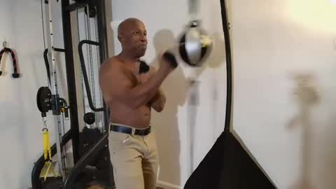 Snapshot of funny_bone chatting on 01-26-25, 01:31 Funny Bone online show from 01-26-25, 01:31