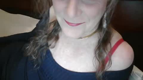 Snapshot of funtimetgirl chatting on 02-08-25, 10:50 Jessie Love online show from 02-08-25, 10:50