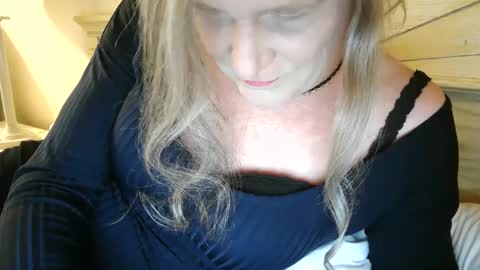 Snapshot of funtimetgirl chatting on 09-29-25, 10:31 Jessie Love online show from 09-29-25, 10:31