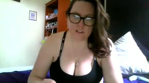 fuzzypeaches87 online show from 04-12-26, 09:09