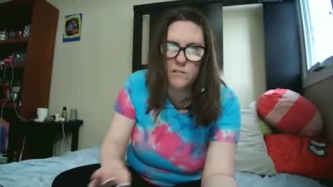 fuzzypeaches87 online show from 05-02-26, 07:30