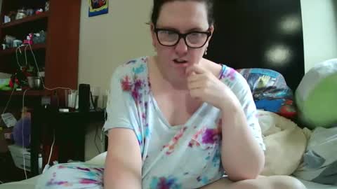 fuzzypeaches87 online show from 05-06-26, 04:12