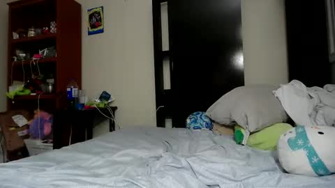 fuzzypeaches87 online show from 05-16-26, 02:19