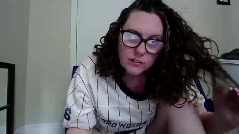 fuzzypeaches87 online show from 06-01-26, 07:37